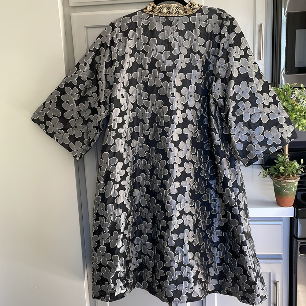 POL Black Organza & Gray Floral w. Gold Embellished Trim Detail Kimono M/L NWOT - Picture 2 of 11